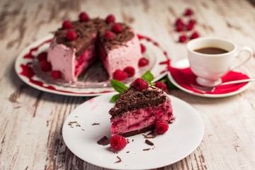 Himbeertorte mit Tortenstück