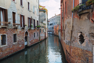 Fototapeta na wymiar Venice / View of the river and historical architecture.