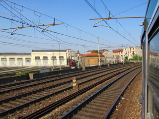 binari del treno - viaggiare per lavoro e per piacere