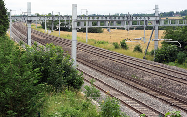 Fototapeta na wymiar The newly installed wires as part of the large scale upgrade and modernisation of the Great Western mainline. Seen here just outside Pangbourne in Berkshire.