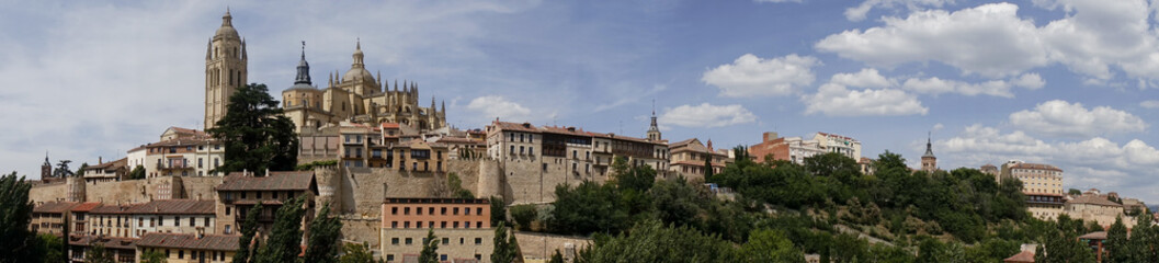Fototapeta premium Ciudades medievales de España, Segovia en la comunidad de Castilla y León