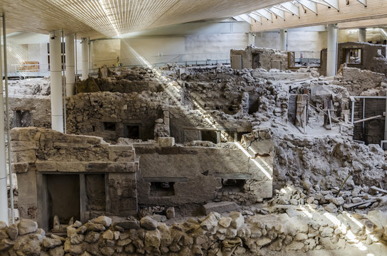 THE GREEK POMPEII, AKROTIRI. (but 1670 years older)