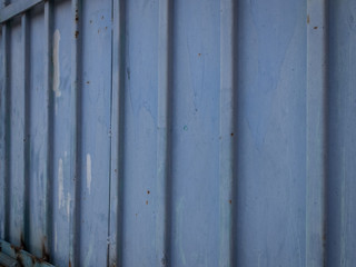 puerta metal azul