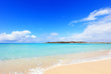 美しい沖縄のビーチと夏空
