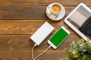 powerbank charging a smartphone