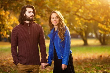 Fototapeta premium Cute couple hanging out in the park.