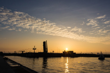 Doppelschleuse Bremerhaven bei Sonnenuntergang