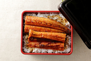 うな重　Japanese broiled eel served over rice a lacquered box