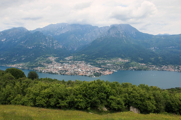 Fototapeta na wymiar Il ramo di Lecco del lago di Como