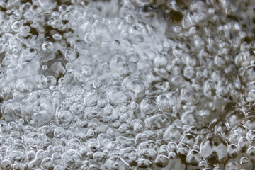 Streaming Water Bubbles
