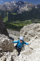 Kletterin im Rotwand-Klettersteig im Rosengarten