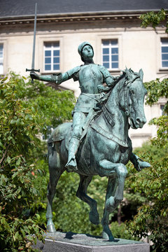 jeanne d'arc statue reims