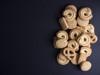 Obraz na płótnie Canvas Danish butter cookies with vanilla wreaths (vanillekranse) and sugar pretzels (sukker kringler) isolated on black background