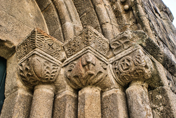 Capiteis do portal românico de Boelhe