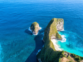 Aerial view of Klingking beach on Nusa Penida island near Bali, Indonesia. - obrazy, fototapety, plakaty