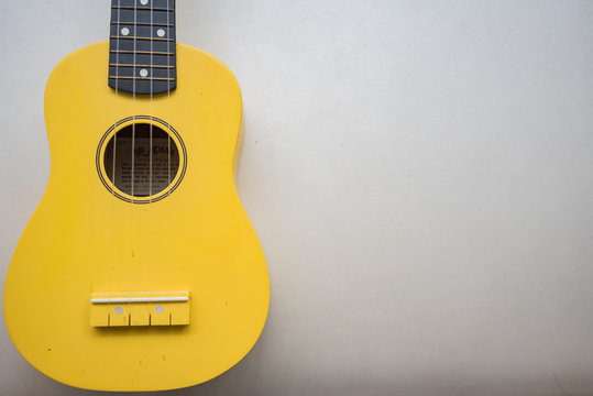 guitar, ukulele
