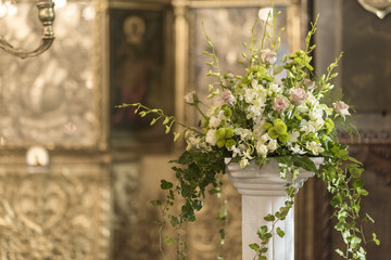 Fototapeta na wymiar Close up of a gorgeus flower bouquet, wedding time