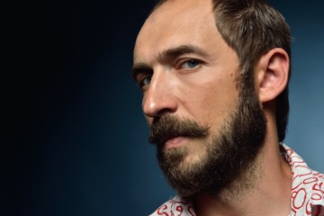 Obraz premium Portrait of a man on a dark background, with a mustache and beard