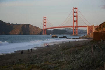 Zelfklevend Fotobehang Baker Beach, San Francisco Uitzicht op de Golden Gate-brug vanaf het strand van Baker in San Francisco