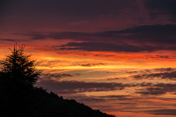Fototapeta na wymiar Farbenfroher Sonnenuntergang