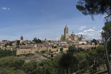 Fototapeta na wymiar Vistas de la ciudad medieval de Segovia, España