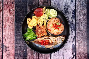Fried jasmine rice with shrimp paste call Kao Klok Kapi .