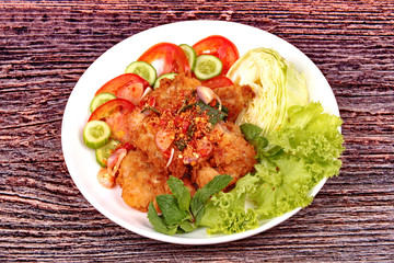 Spicy crispy deep-fried chicken salad.
