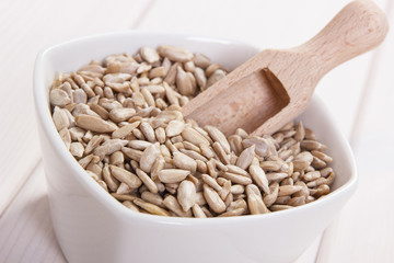 Sunflower seeds containing zinc and dietary fiber
