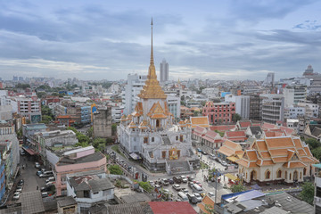 Fototapeta na wymiar Wat Traimit in day time of Bangkok.
