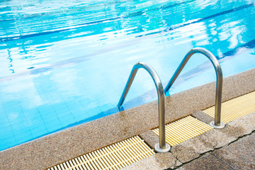 Obraz premium Stainless steel hand rail pool.