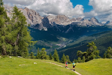 Fototapeta na wymiar trekking in montagna - Dolomiti - Italy