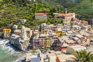 Fototapeta na wymiar Small harbor of Vernazza of Vernazza, a small resort town on the territory of the Cinque Terre National Park