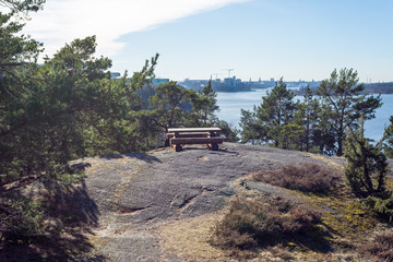 En bänk i Nacka med utsikt över Stockholms inlopp