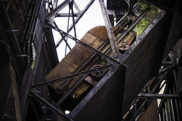 Förderband in einem stillgelegten Stahlwerk