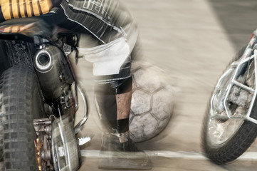 Motorradfussball Zweikampf