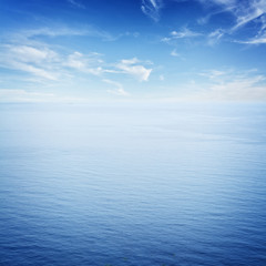 Obraz premium beautiful seascape with deep calm ocean waters and cloudscape at early morning, retro toned