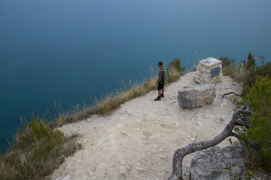 Escursionista al punto panoramico, Passo del Lupo, Parco Naturale del Conero