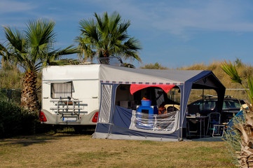 Camping - Wohnwagen und Wohnmobile