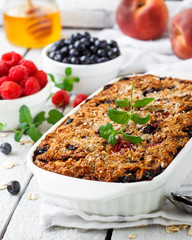 Baked oatmeal with berries