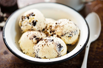 Cookie and cream ice cream in white bowl 