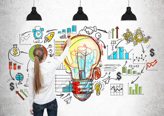 Blond woman drawing a light bulb, scheme