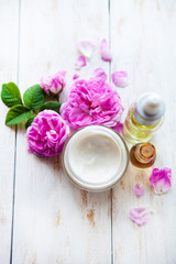 Obraz na płótnie Canvas Spa Set. Massage oil, pot of moisturizing face cream and lotion flower top view Flat lay