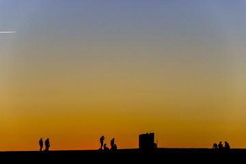 Fototapeta na wymiar Silhouetten in der Abendsonne