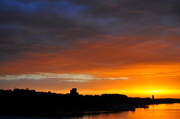 Obraz premium Orange sunset over river
