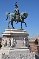 Obraz premium Statue des Viktor Emanuel II. vor dem Vittoriano | Rom