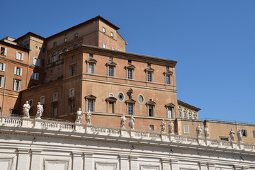 Fototapeta na wymiar Petersplatz mit Gebäuden | Vatikan