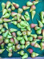 Grüne Birnen auf dem Markt