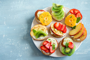 Fruit dessert sandwiches with ricotta cheese