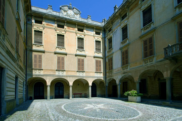 Naklejka premium PALAZZO MARTINONI A RIVA DI SOLTO IN PROVINCIA DI BERGAMO SUL LAGO DI ISEO LOMBARDIA ITALIA LOMBARDY ITALY