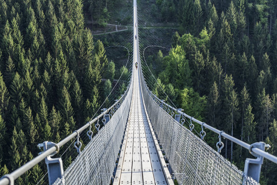 Fototapeta geierlay, view to a large suspension bridge